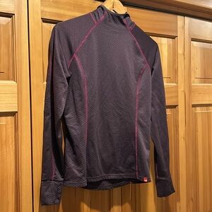 The north Face hoodie with vapor wick, finger holes & complete mitten cover